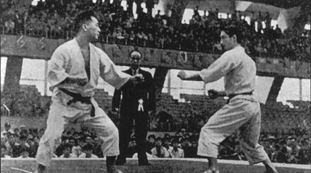 1950 Τάϊτζι Κάσε αριστερά εναντίον Χιντετάκα Νισιγιάμα δεξιά